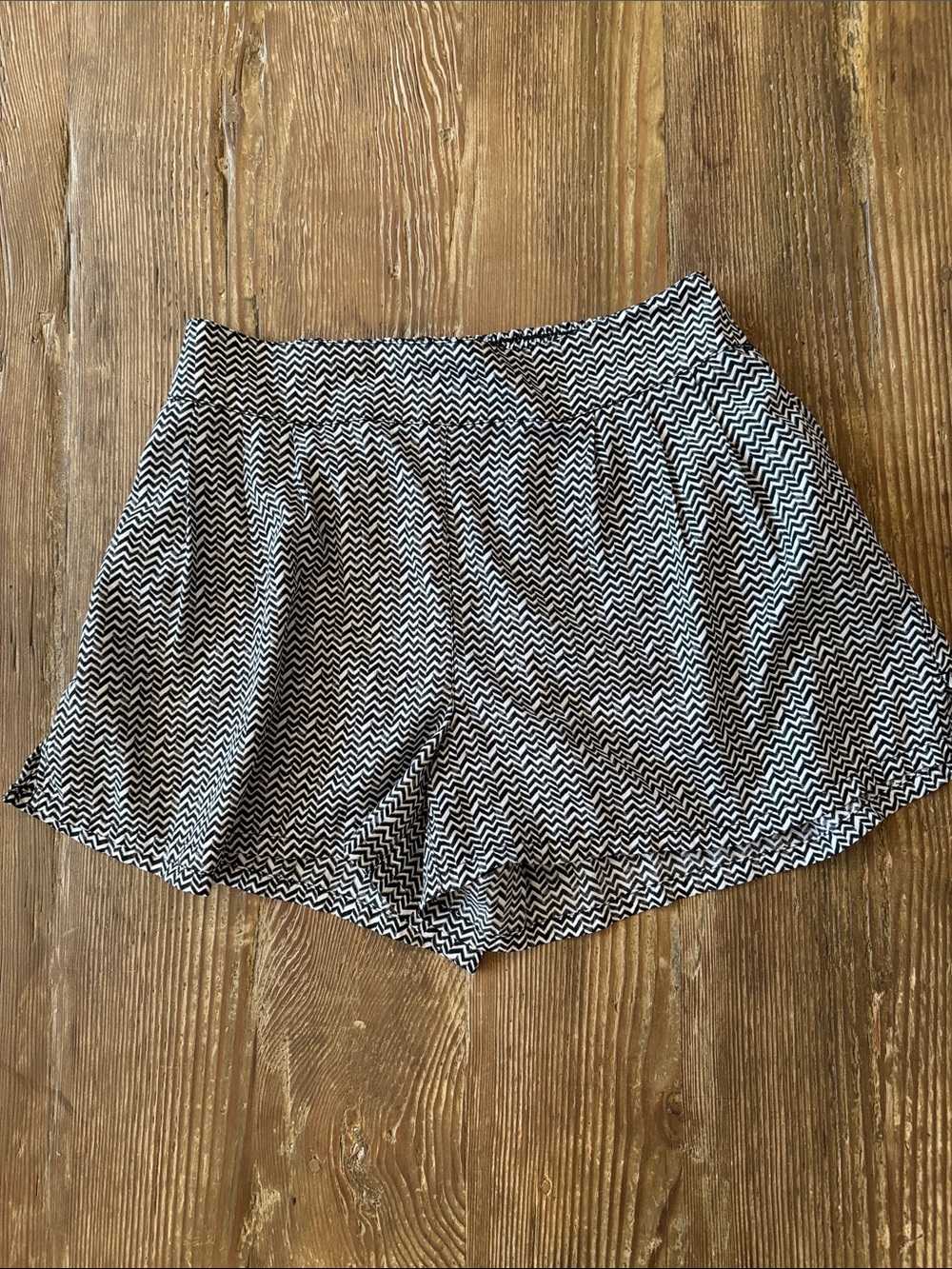 American Eagle Outfitters Black & White Chevron shorts